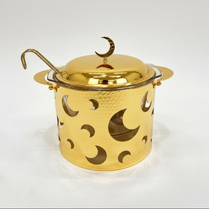 Plat à réchaud argenté avec découpes en forme de croissant de lune, couvercle assorti à poignée en forme de croissant et louche pratique pour les événements festifs - Product Image 6