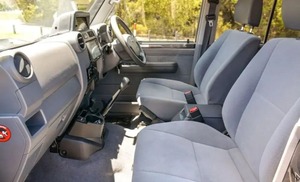 Toyota 2021 para Camioneta Doble Cabina 6x6 RHD NUEVA con Motor Diésel Manual R15, Volante a la Izquierda, Venta en Alemania, ¡Gran Oferta! - Product Image 3