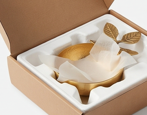 Bol en métal doré de qualité supérieure avec accent feuille, fait main, plat décoratif pour présentation sur table, élégant, essentiel pour la maison - Product Image 6
