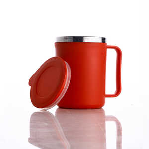 ¡Taza de cerámica con tapa de silicona para tu cumplido diario! - Product Image 5