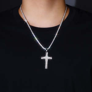 Colgante Unisex de Plata de Ley 925 con Diamantes Cultivados en Laboratorio, Estilo Hip Hop, con Incrustaciones de Diamantes, Pasa la Prueba del Diamante - Product Image 2