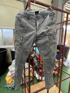 Vêtements d'occasion : Pantalons en coton pour hommes - Product Image 2