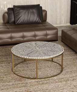 Table basse ronde de luxe en os incrusté noir, faite à la main, écologique, imperméable, légère, moderne, en provenance de l'Uttar Pradesh - Product Image 1