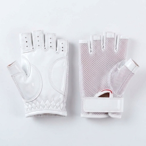 Gants adhérents pour pole dance pour femmes, offrant une adhérence fiable, un confort doux, des doigts flexibles et un soutien optimal pour la pratique du pole dance. - Product Image 5