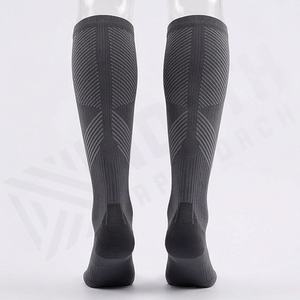 Calcetines de Compresión Deportivos Unisex de 20-30 mmHg, Hasta la Rodilla, para Maratón, Recuperación, Soporte Atlético Profesional, Color Personalizado - Product Image 2