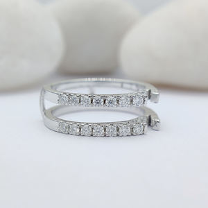 Bague de fiançailles élégante de qualité supérieure, diamant moissanite taille brillant, monture en argent sterling, disponible au meilleur prix - Product Image 1