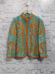 Abrigo de Terciopelo Estilo Suzani Vintage Bordado a Mano para Verano con Bordado Floral en Contraste y Forro de Poliéster - Product Image 3