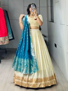 Conjunto de Lehenga Tradicional Paithani para Boda con Bordado Zari y Trabajo Butti - Product Image 2