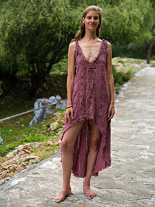 Vestido Maxi Boho Artesanal de Algodón Crudo Color Malva con Bordado Geométrico y Bordes sin Rematar, Estilo Kaftán Tribal Étnico - Product Image 5