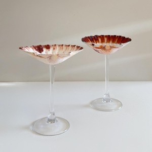 Fabriqué avec du verre de coquillage de haute qualité pour une durabilité et une clarté optimales. Parfait pour servir du vin, des cocktails ou des boissons spéciales. - Product Image 1
