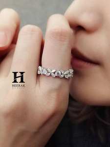 Anillo de Eternidad con Diamantes Cultivados en Laboratorio, Corte Marquesa, Diseño de Mariposa, Oro Blanco de 14K, Anillo de Boda Floral con Incrustaciones Brillantes - Product Image 4