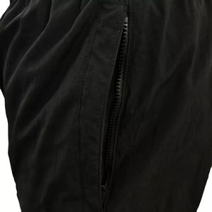 Survêtement d'hiver noir pour hommes, idéal pour le jogging et les activités sportives, fabriqué avec des matériaux de haute qualité, disponible avec logo et design personnalisés. - Product Image 5