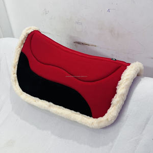 Tapis de selle de cheval léger et confortable avec tissu en fourrure et patch en daim en cuir à l'intérieur de la conception en maille pour l'utilisation - Product Image 3