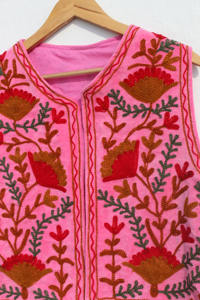 Chaleco Bordado Suzani de Terciopelo Hecho a Mano, Chaleco Boho Hecho a Mano, Chaqueta Floral Vintage para Mujer - Product Image 5