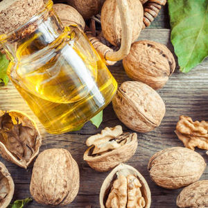 Wholesale Organic Cold Pressed Walnut <b>Oil</b> 100% Pure Natural Carrier <b>Oil</b> Food Grade Light Yellow Liquid - Product Image 1