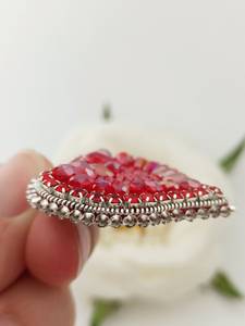 Pendentif cœur brodé et perlé : Breloque porte-clés rouge - Product Image 2