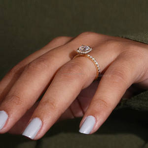 แหวนหมั้นเพชรเม็ดกลมสีทอง14K สำหรับปลูกในห้องปฏิบัติการพร้อมด้วยการจัดวางที่ทันสมัยสำหรับของขวัญวันครบรอบหรืองานแต่งงาน - Product Image 5