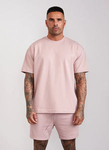 Conjunto de camiseta y pantalones cortos de color rosa claro para hombre, conjunto informal de verano de corte ajustado, conjunto ligero y transpirable de algodón y poliéster - Product Image 2