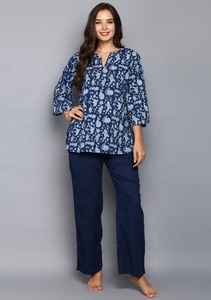 Pretty Indigo Ivory Hand Block Impreso Animal acuático Top y pijama sólido Telas tejidas de algodón natural elaboradas con cuidado - Product Image 2