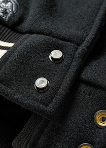 Veste bomber unisexe Oldtribe noire avec patch brodé, col rond, doublure en polaire coupe-vent, fausse fourrure, séchage rapide, 220g - Product Image 5