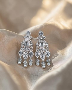 Lucentarts Elegantes Pendientes Largos Geométricos de Moda con Micro Pavé de Circonitas Rosas Infinito, Joyería de Fiesta al por Mayor para Mujer - Product Image 4