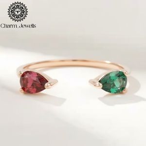 Bague de fiançailles classique pour femme en argent et or plaqué, sertie de moissanite taille coussin, avec monture à griffes, certifiée IGI - Product Image 4