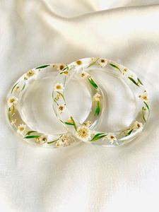 Bracelet en résine fait main inspiré par la nature, élégant bracelet pour femmes et filles, bracelet en résine artisanal - Product Image 1