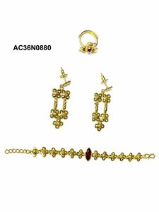 Conjunto de collar de gargantilla geométrico de resina chapado en oro de un gramo, con engaste de garra y corte cojín, de aleación de latón de imitación, de moda |   Joyería india - Product Image 3
