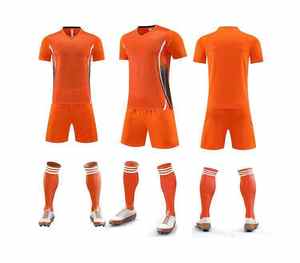 Tenue de football personnalisée en tissu à séchage rapide, maillots et uniformes de football imprimés et uniformes de football simples pour jeunes - Product Image 1