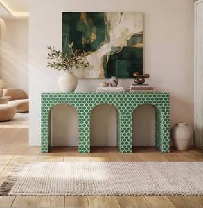 Une élégante console de commode noire avec incrustations en os, dotée de trois tiroirs spacieux, disponible à prix de gros. - Product Image 6