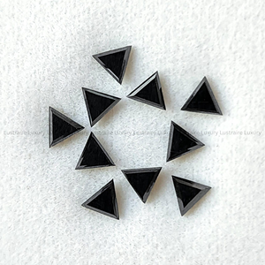 Diamante natural negro opaco de corte triangular de 3.5 x 3.5 mm para la fabricación de joyas como anillos, pulseras, collares y pendientes. - Product Image 3