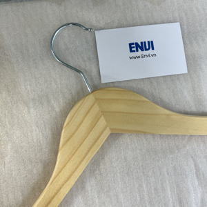 Cintres en bois de pin durables de haute qualité avec crochets élégants en acier inoxydable, finition laquée, pour armoire de salon - Product Image 4