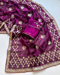 Sari de satén Fandy de diseñador para fiesta con hermoso bordado y blusa a juego con bordado. - Product Image 1