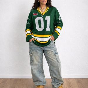 T-shirt ample à col en V personnalisé pour hommes et femmes, avec strass, style sportif, pour fans de hockey sur glace et de football américain - Product Image 4