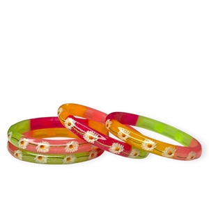 ชุดกำไลข้อมืออะคริลิคเคลือบทองสีสันสดใสลายดอกไม้สุดน่ารักสำหรับผู้หญิง ขายดีที่สุด ราคาส่ง เหมาะสำหรับงานแต่งงาน - Product Image 5