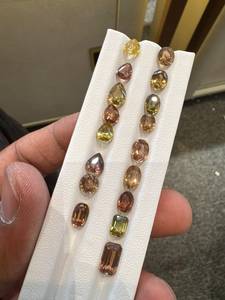 Zircon Naturel Arc-en-ciel Formes Assorties 23.90CT 17 Pièces Facettées Certifiées par un tiers Vente en Gros pour Fabricants de Bijoux et Collectionneurs - Product Image 4