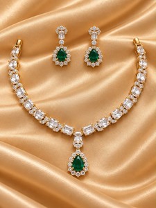 Impresionante Conjunto de Collar y Aretes con Acabado Mate Chapado en Oro de 18K y Diseño con Piedras AD para Compromiso, Boda, Fiesta u Ocasiones Especiales - Product Image 2