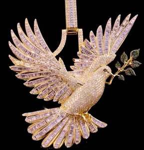 Pendentif Colombe en Moissanite Plaqué Or, Breloque Oiseau Sertie de Pierres, Bijou Unisexe pour Fête, Design Personnalisé - Product Image 3