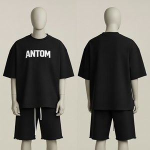 Ensemble survêtement homme personnalisé en fibre de bambou respirante, coupe oversize, avec t-shirt et short, imprimé graphique, noir uni, pour l'automne - Product Image 1