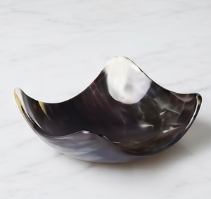 Cuenco de Cuerno Premium, Pieza Decorativa Única Hecha a Mano, Vajilla Rústica Clásica, Perfecta para la Mesa del Comedor y Decoración de Interiores - Product Image 1