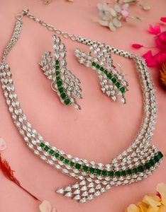 Ensemble collier et boucles d'oreilles en laiton plaqué argent de qualité supérieure, serti de zircon, pour femmes, idéal pour les occasions spéciales et les fêtes - Product Image 1
