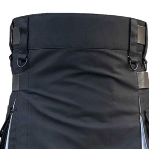 Kilt hybride noir pour femme avec panneaux latéraux et bretelles réglables, coupe classique, en polyester - Product Image 2