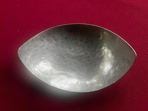 Tazón de Metal con Acabado Pulido para Comidas Premium - Product Image 1