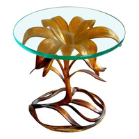 Table d'appoint décorative moderne minimaliste en aluminium avec cadre finition or et plateau en verre, portable pour l'extérieur ou la chambre