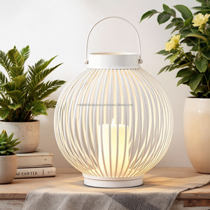 Linterna de rayas de Metal blanco contemporáneo con asa elegante portavelas para decoración del hogar, bodas y eventos únicos al aire libre - Product Image 3