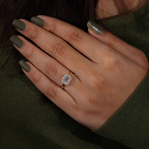 แหวนหมั้นเพชรทรงรัศมีตัดสีมรกตสำหรับผู้หญิงแหวนแต่งงานทองมหาวิหารที่ไม่เหมือนใครแหวนเพชรที่ผ่านการรับรอง - Product Image 1