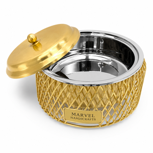 Artesanías Marvel con Acabado Dorado de Lujo |   Cazuela Aislada de Acero Inoxidable con Cesta Decorativa de Alambre de Hierro para Servir Comida - Product Image 1