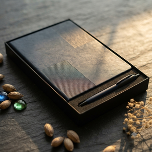 Aurelux - Juego de Regalo de Cuaderno Encuadernado con Tapa de Cuero Sintético Azul Texturizado, Bolígrafo Premium, Diario en Caja, Papelería Profesional de Oficina - Product Image 5