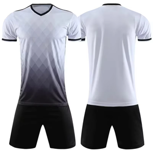 Nouveau prix de gros, ensemble de maillots de football 100% polyester, logo personnalisé, uniforme de football par sublimation, léger, respirant et à séchage rapide - Product Image 4