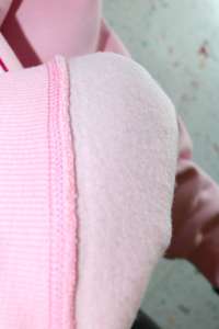 Sudadera DEEZEE PINK con cuello alto, 100% BLANCA, con apliques bordados, cuello ancho, hilos finos. - Product Image 6